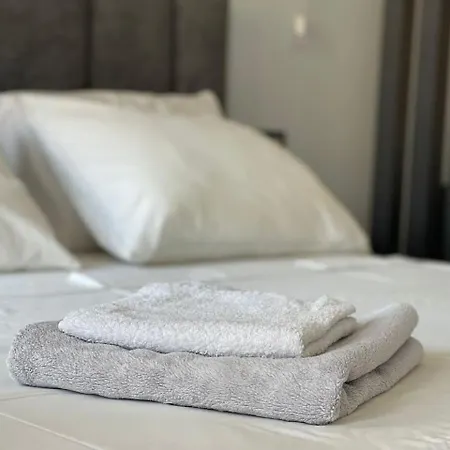 Charming Old Town Apartment *