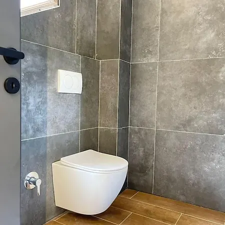 Charming Old Town Apartment *