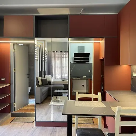 Charming Old Town Apartment *